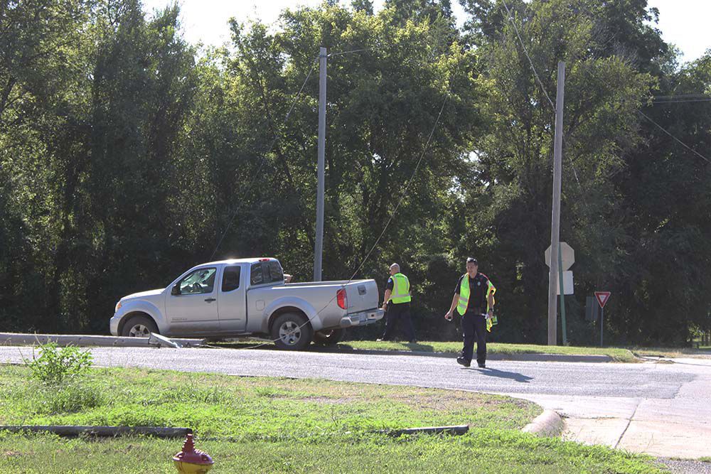 South Eighth and West Chestnut closed after accident